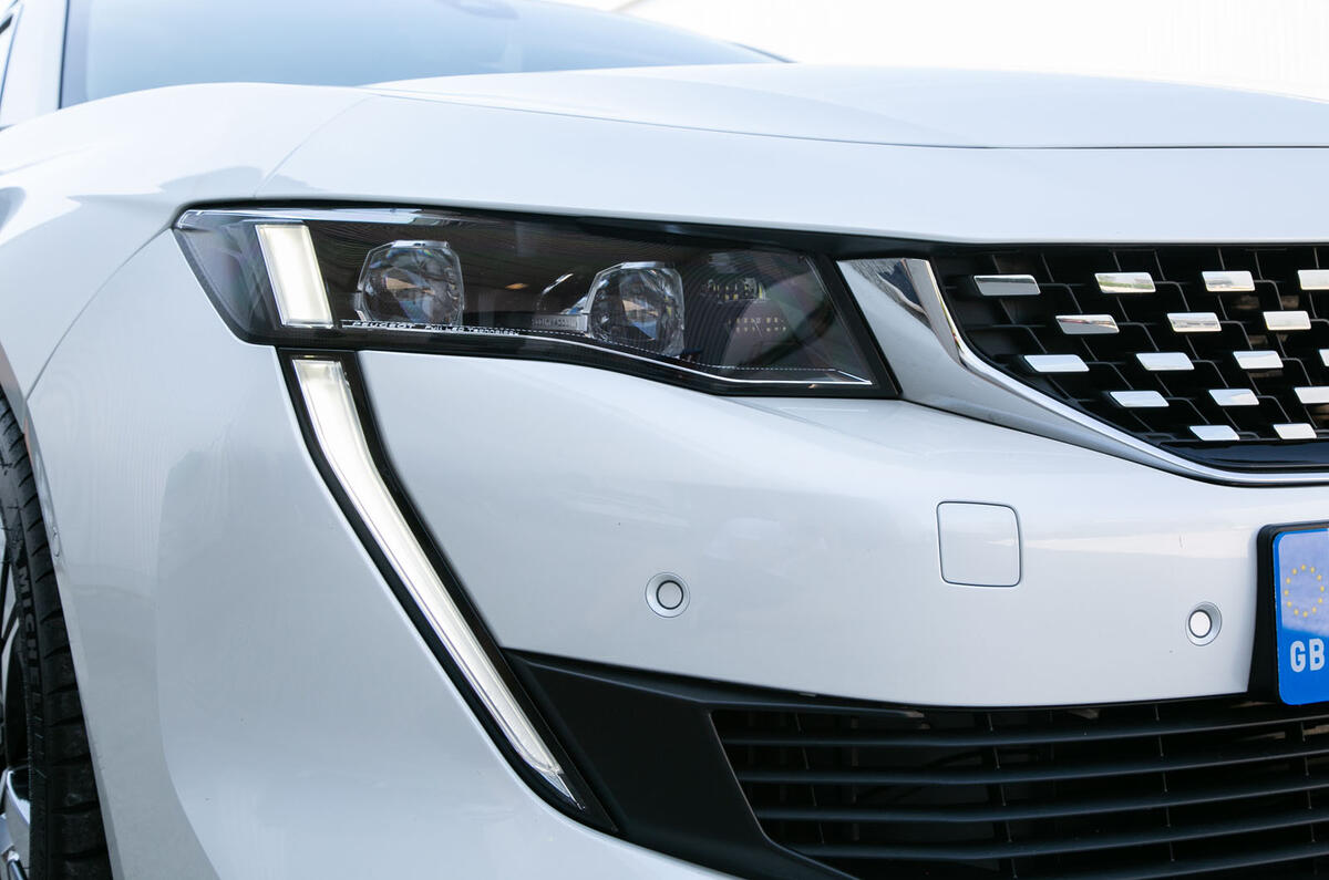 Peugeot 508 SW 2019 review - front lights