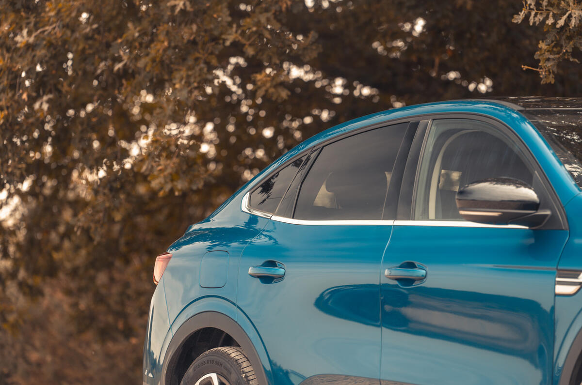 4 Renault Arkana 2021 road test review roofline 4 Renault Arkana 2021 road test review roofline