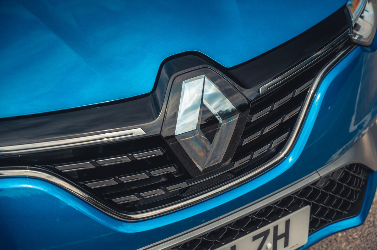 4 Renault Megane E Tech PHEV road test 2021 nose