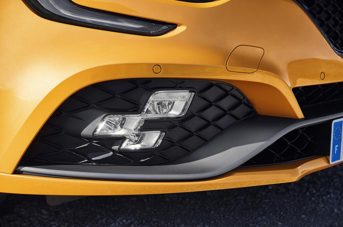 Renault Megane RS 280 2018 road test review foglights
