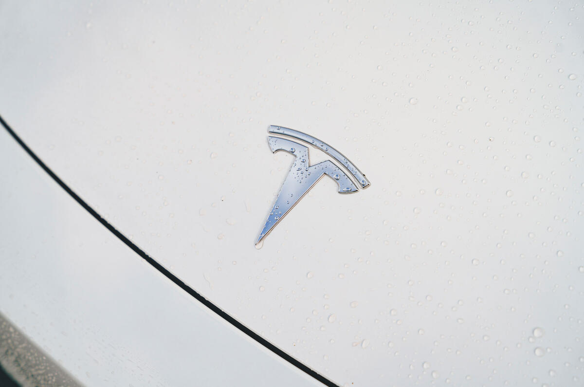 4 Tesla Model Y 2022 essai routier examen nez badge