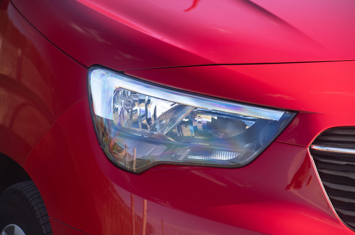 Vauxhall Combo Life 2018 road test review - headlights