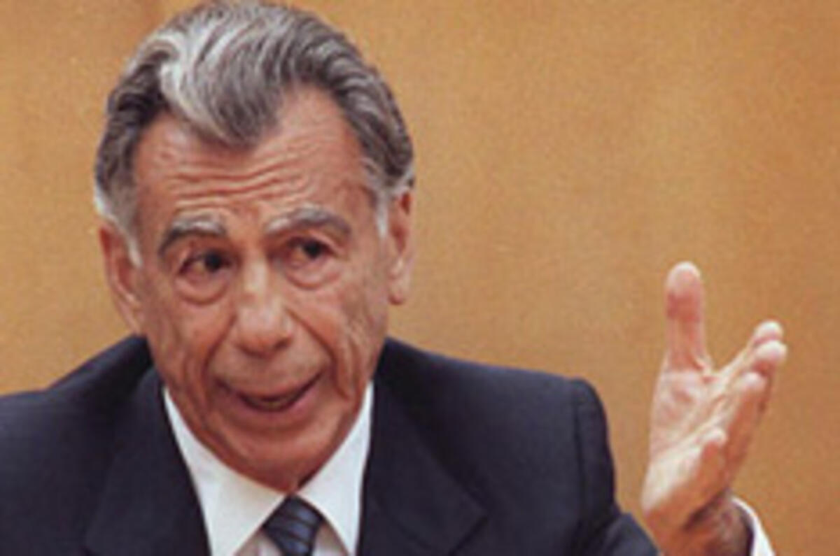 Ex-GM man bids for Chrysler