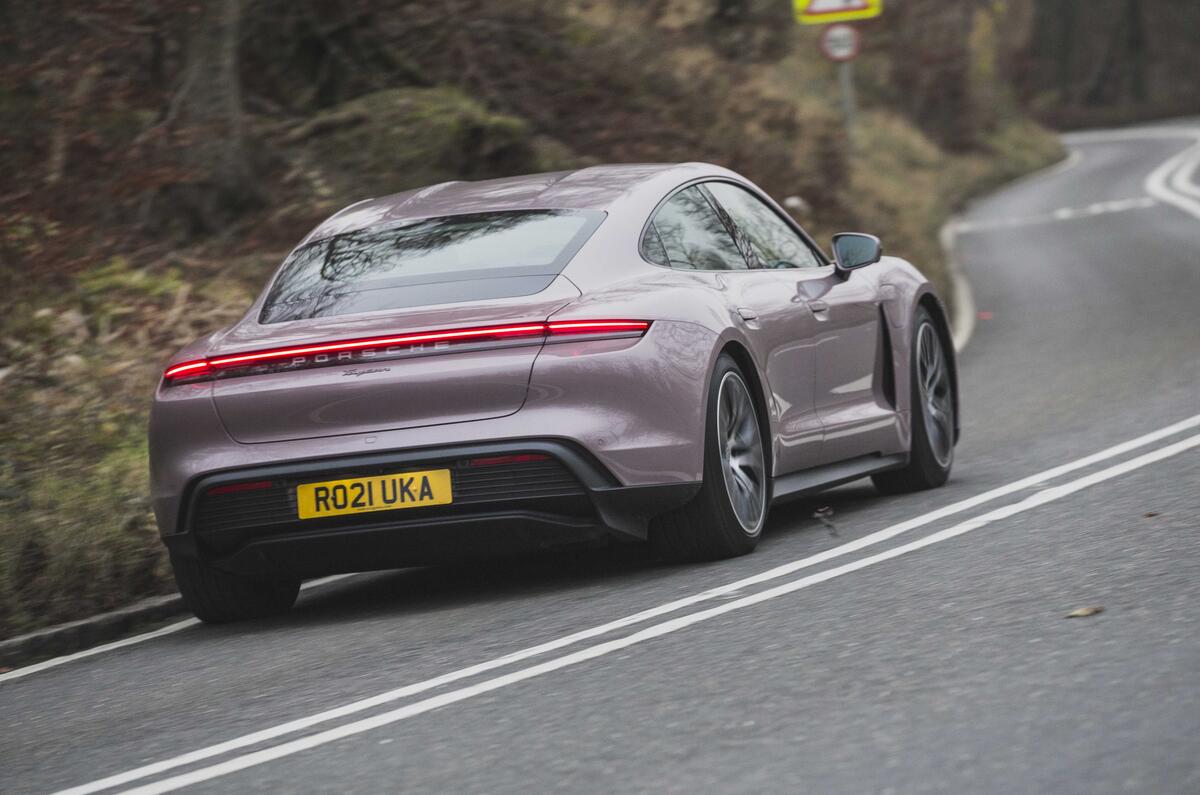 4 Porsche Taycan RWD rearcorner1