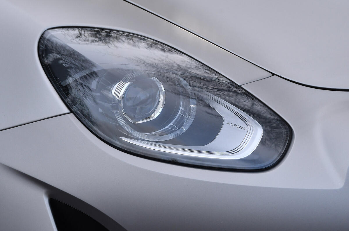 5 Alpine A110 Legende GT 2022 RT headlights