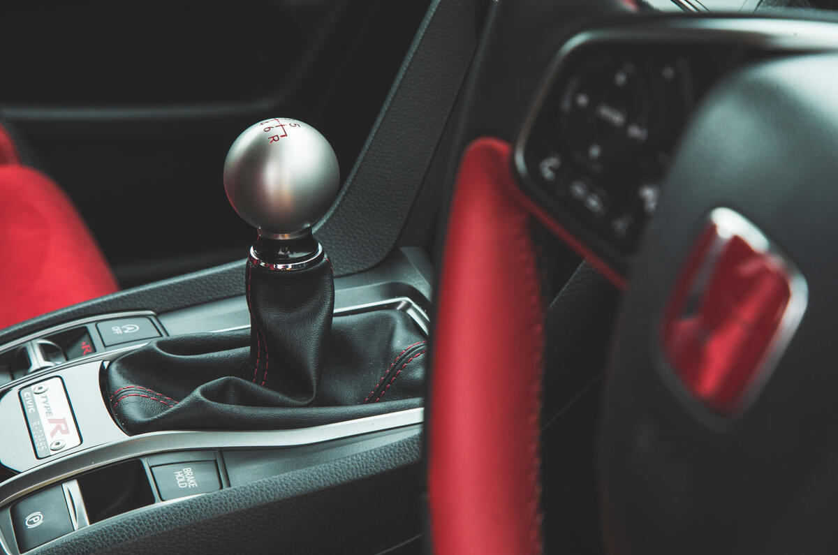 Honda Civic Type R 2019 road test review - gearstick