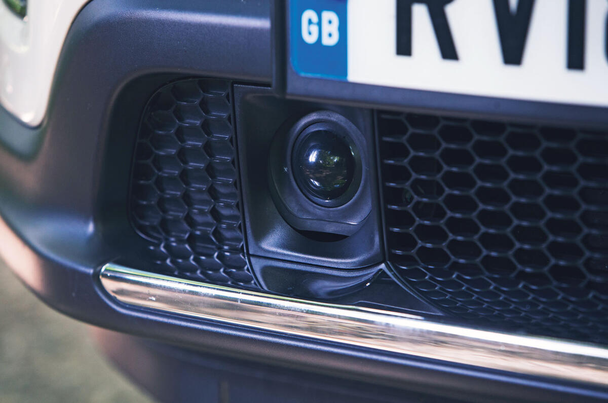 Jeep Compass 2018 road test review - parking camera