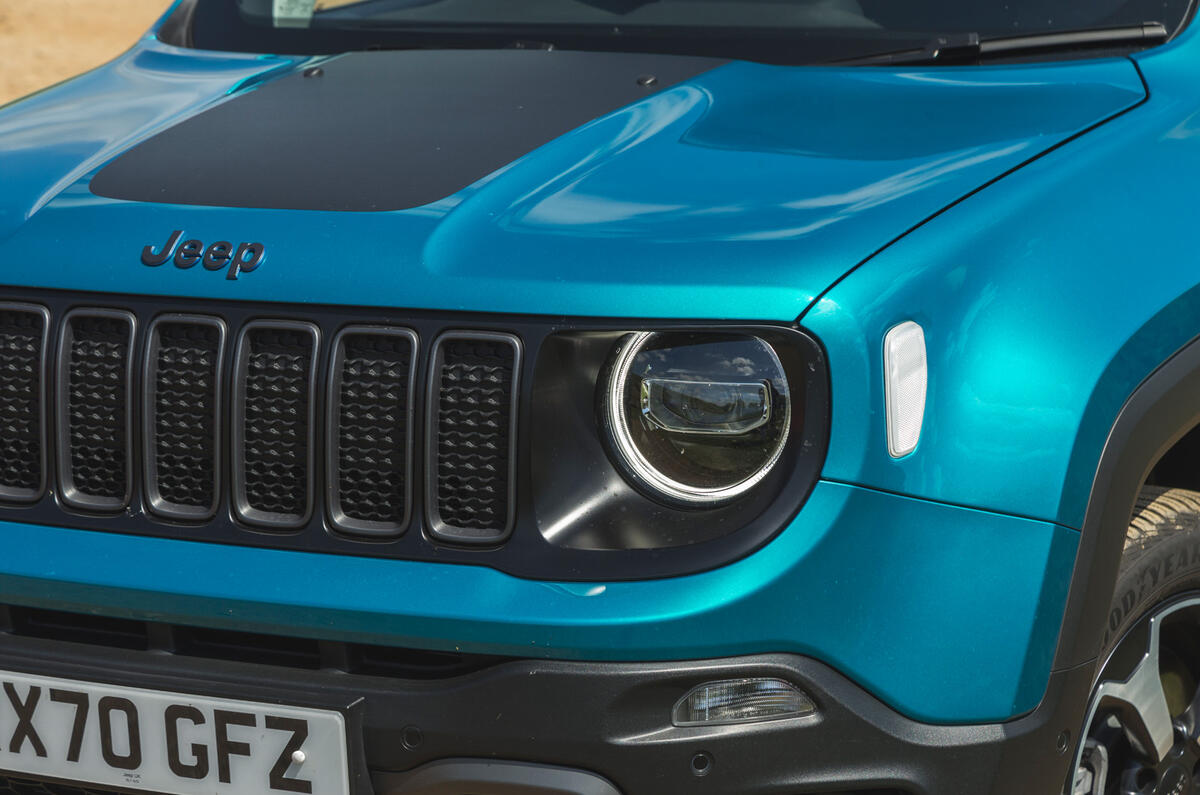 5 Jeep Renegade 4xe 2021 RT headlights