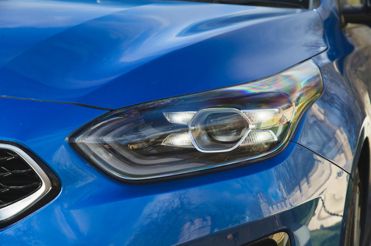 Kia Proceed GT-Line 2019 road test review - headlights