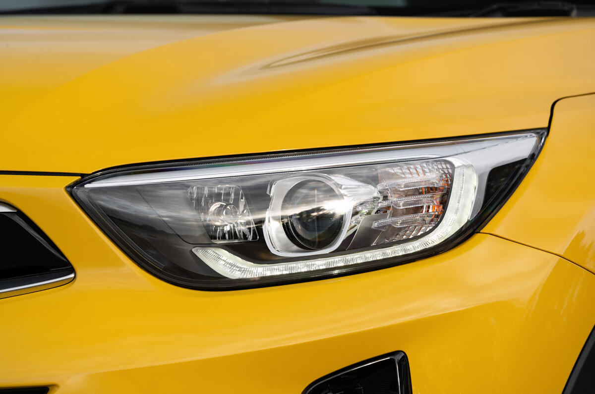 5 Kia Stonic 2021 RT update headlights 5 Kia Stonic 2021 RT update headlights