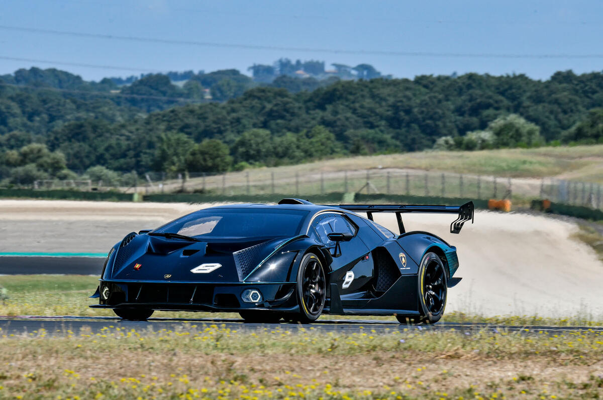 5 Lamborghini Essenza SCV12 2021 RT cornering