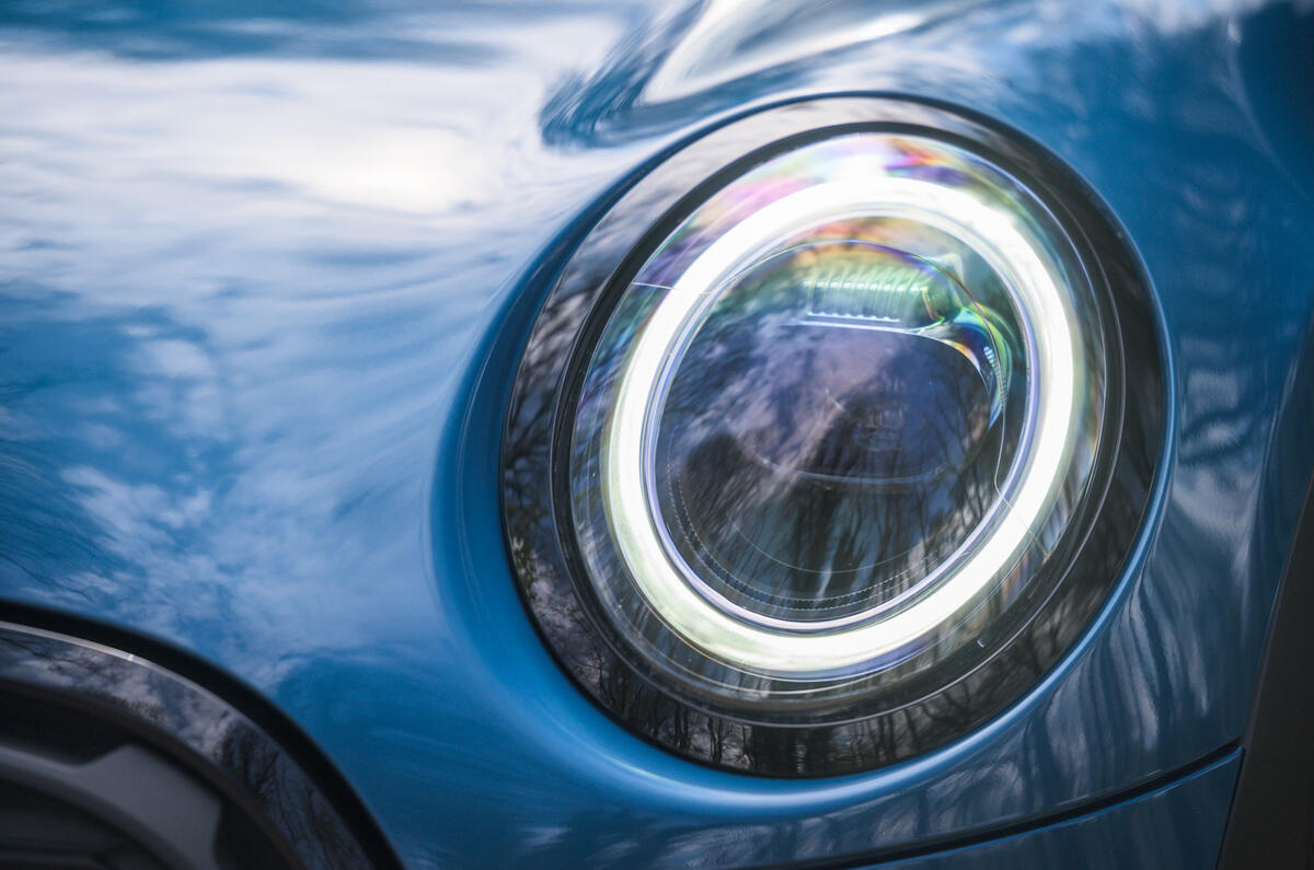 5 Mini Convertible 2021 RT headlights