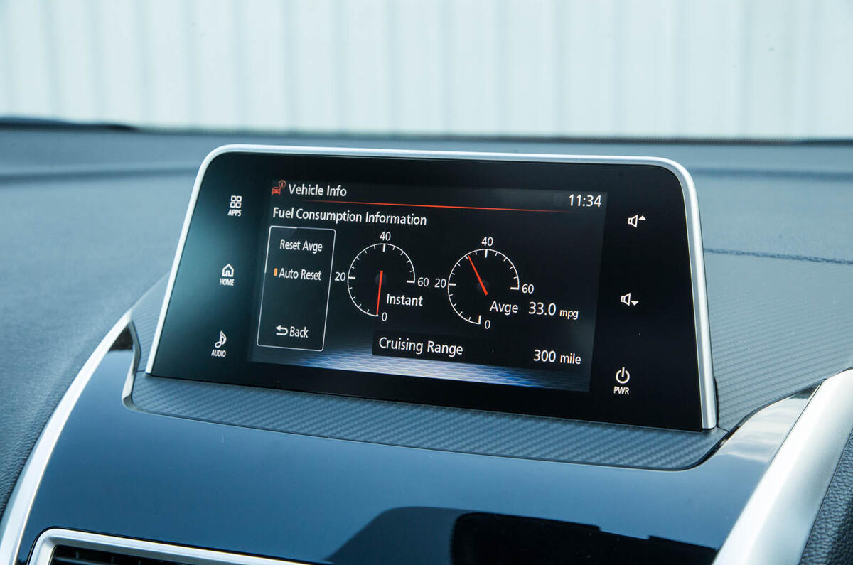 Mitsibushi Eclipse Cross 2018 review infotainment