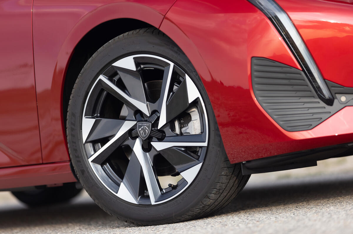 5 Peugeot 308 SW 2021 first drive alloy wheels 5 Peugeot 308 SW 2021 first drive alloy wheels