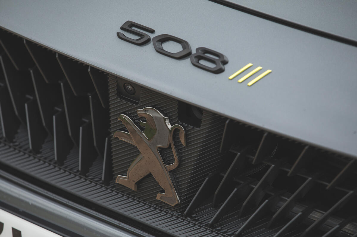 5 Peugeot 508 PSE SW 2021 RT nose badge