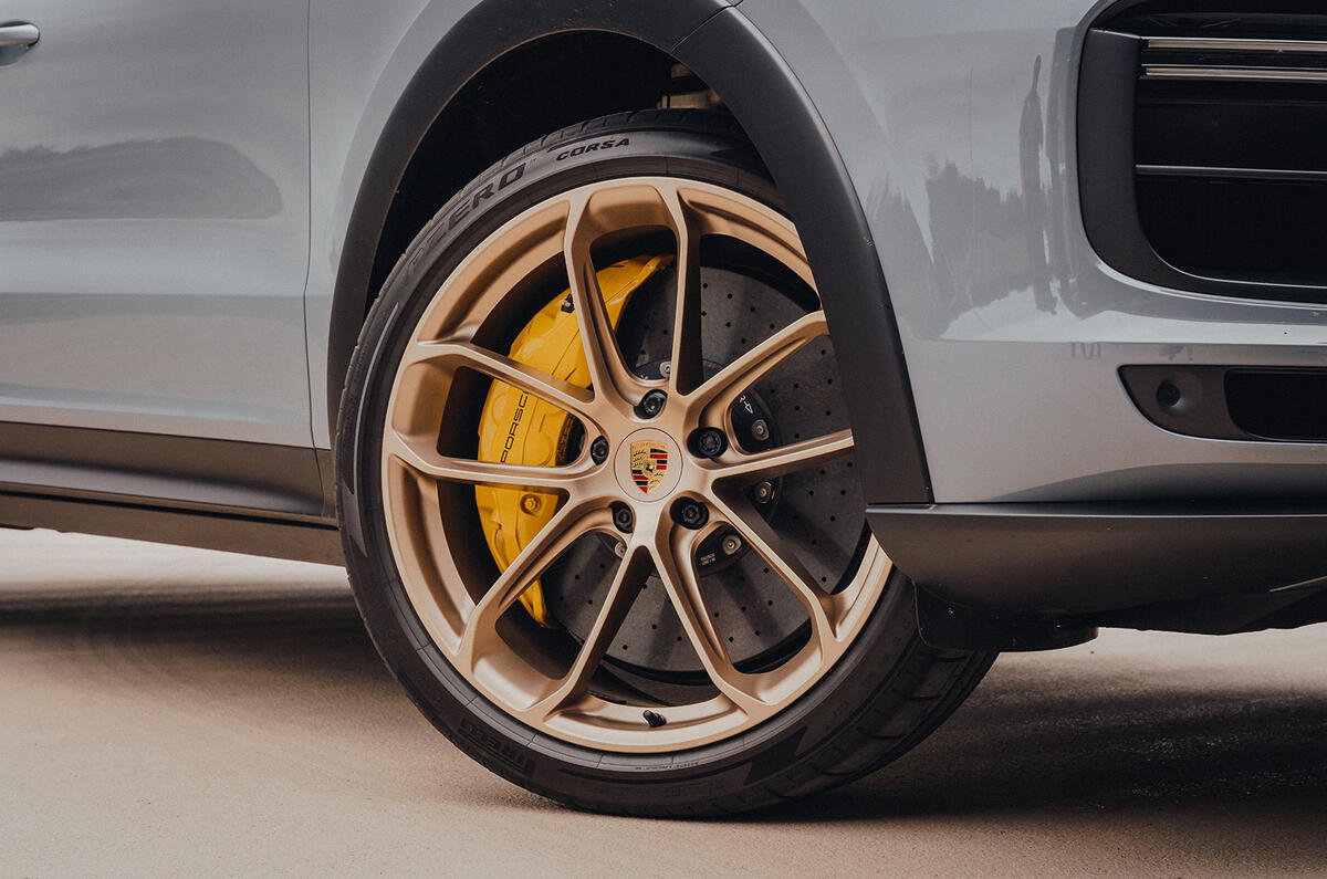 5 Porsche Cayenne Turbo GT wheel