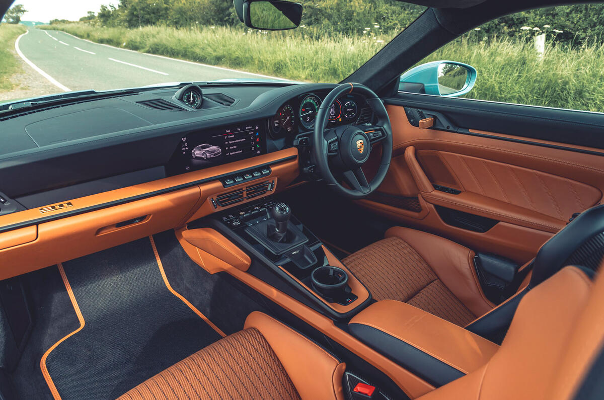 5 Porsche 911 S:T 2024 cornering–interior 5 Porsche 911 S:T 2024 cornering–interior