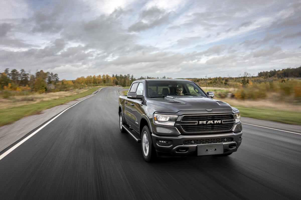 RAM 1500 Laramie 5.8 V8 2018 review - action