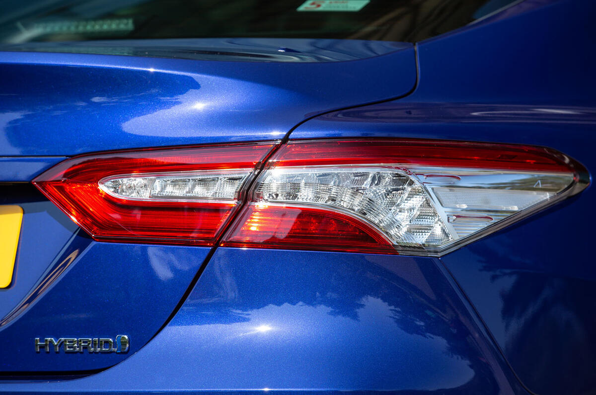 Toyota Camry 2019 review - rear lights