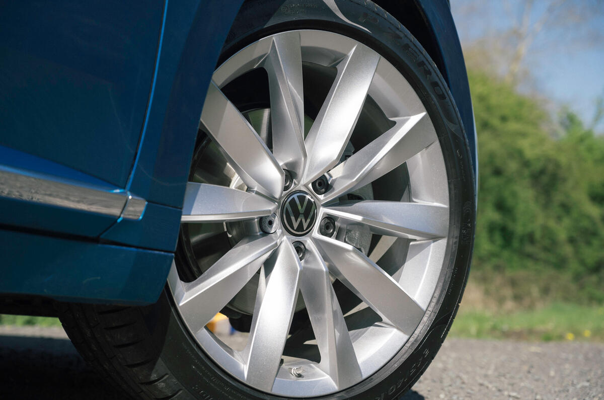 5 Volkswagen Arteon Shooting Brake 2021 RT alloy wheels