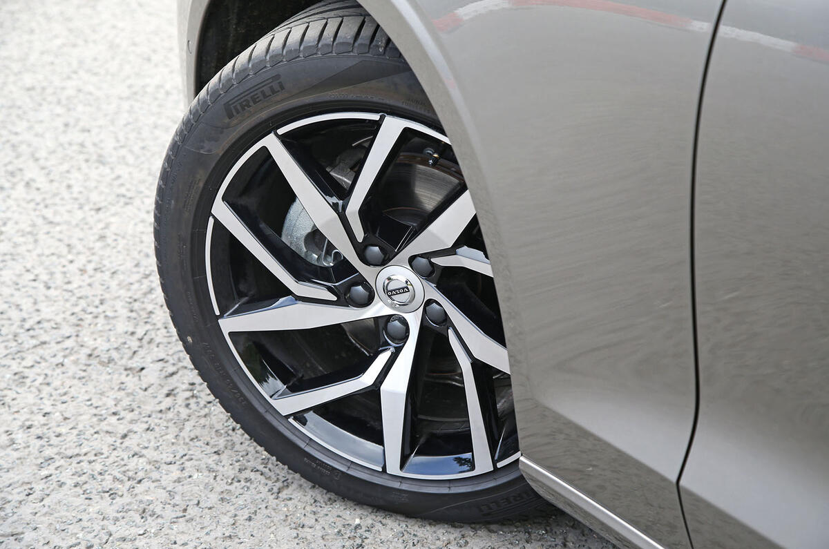 Volvo V60 2018 road test review alloy wheels