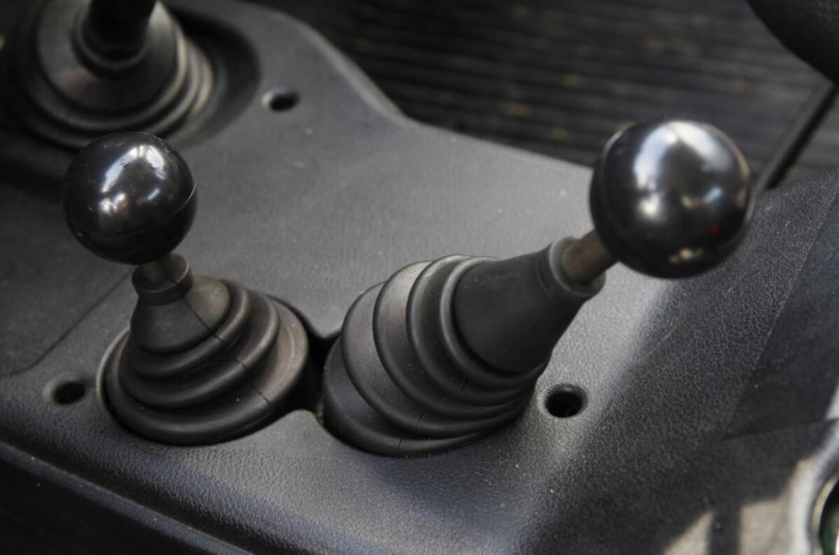 Lada Niva dual-ratio gearbox