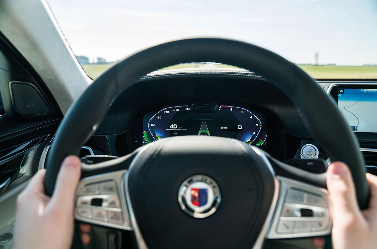 Alpina B7 2019 review - instruments