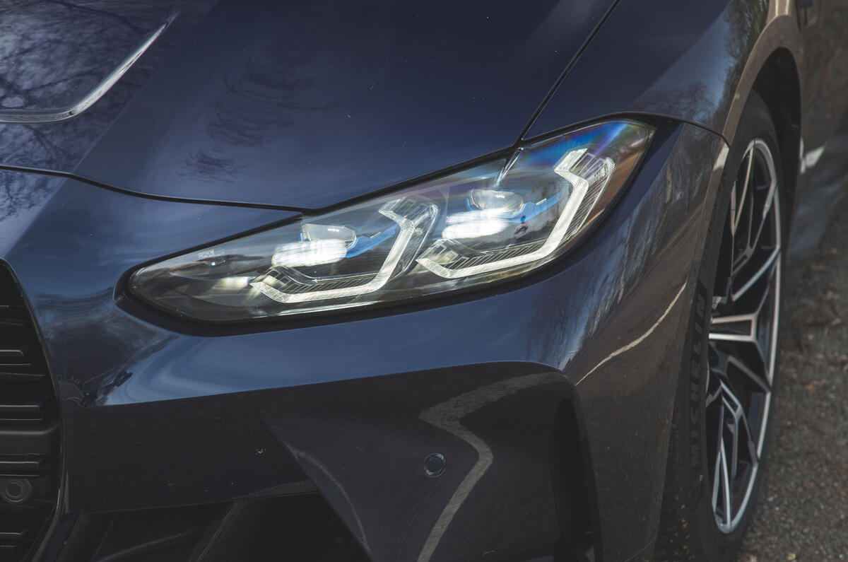 6 BMW M4 Competition 2021 RT headlights