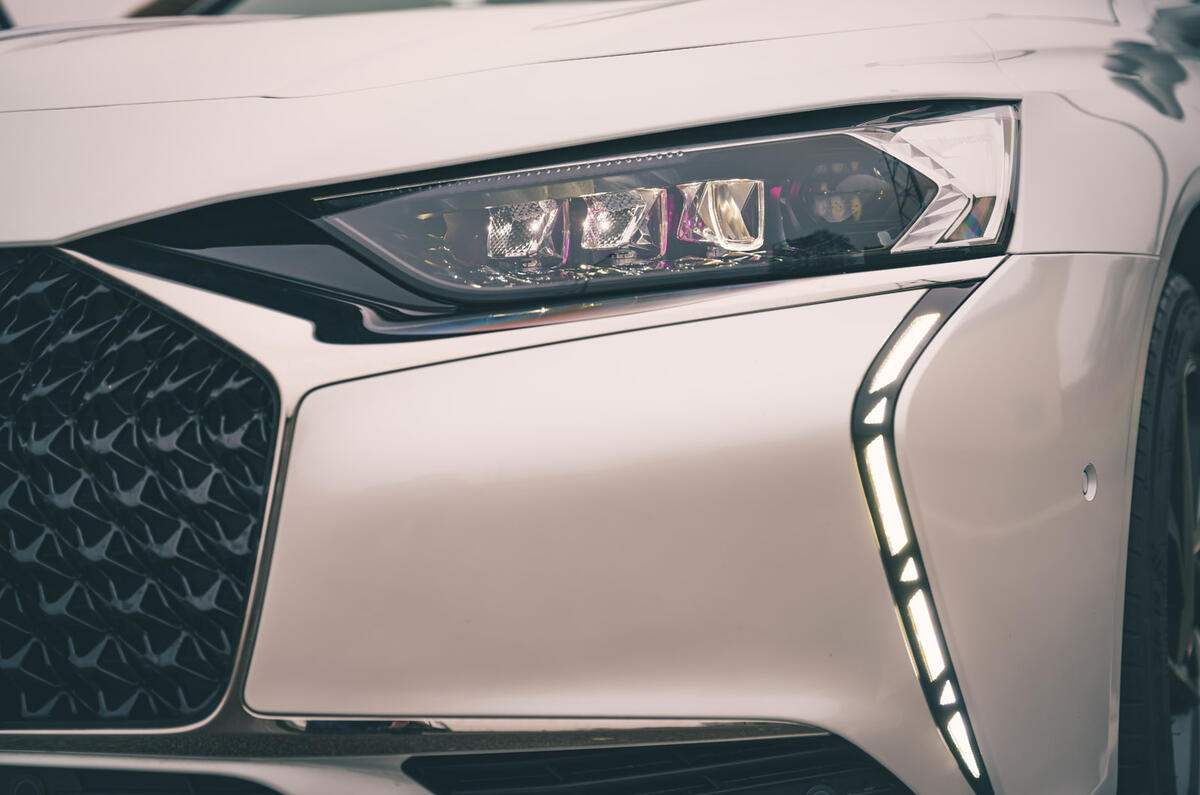 6 DS 9 2022 road test review headlights