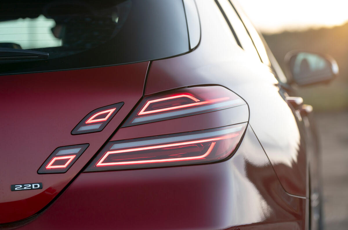 6 Genesis G70 Shooting brake 2021 first drive review rear lights 6 Genesis G70 Shooting brake 2021 first drive review rear lights