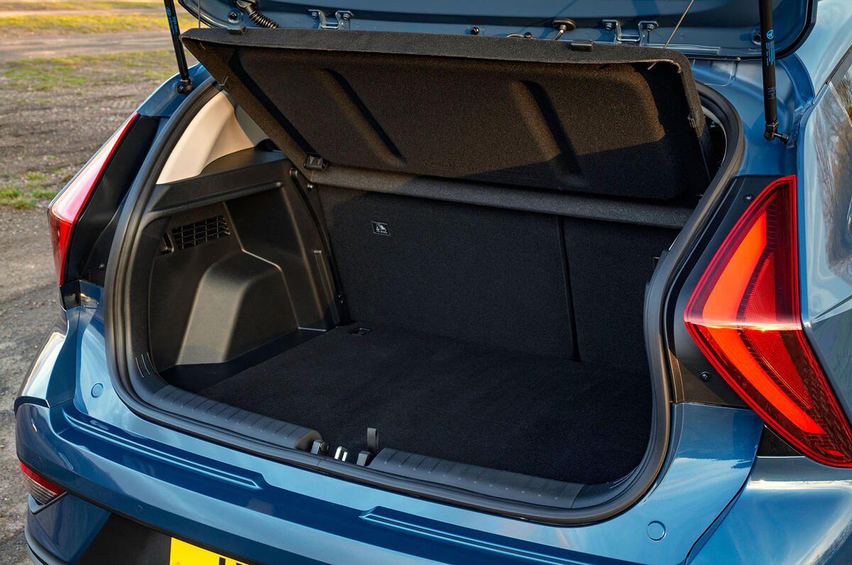 6 hyundai bayon uk 0226 42