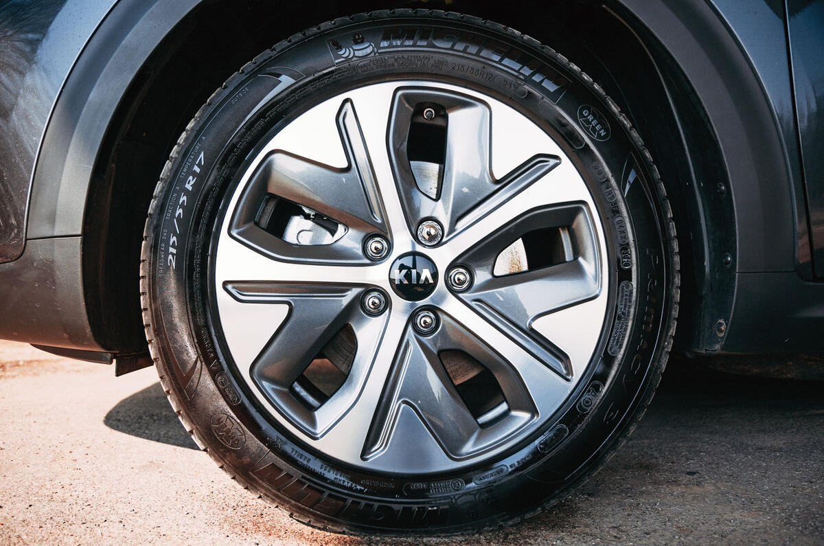 Kia e-Niro 2019 road test review - alloy wheels