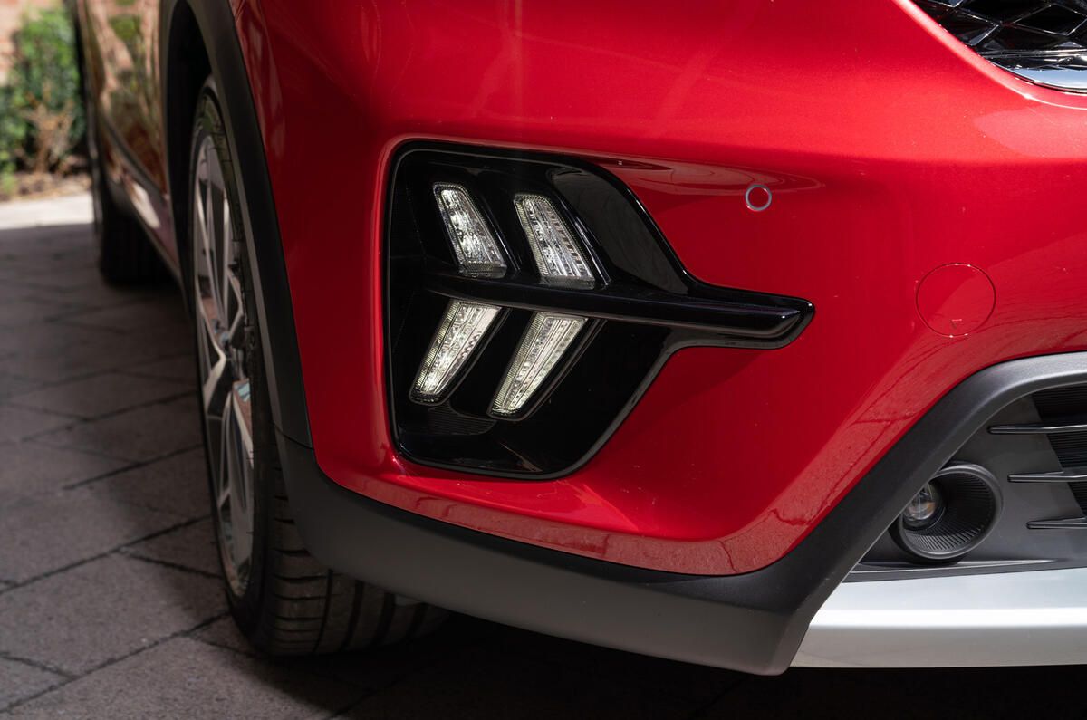6 Kia Niro 2021 road test review DRLs