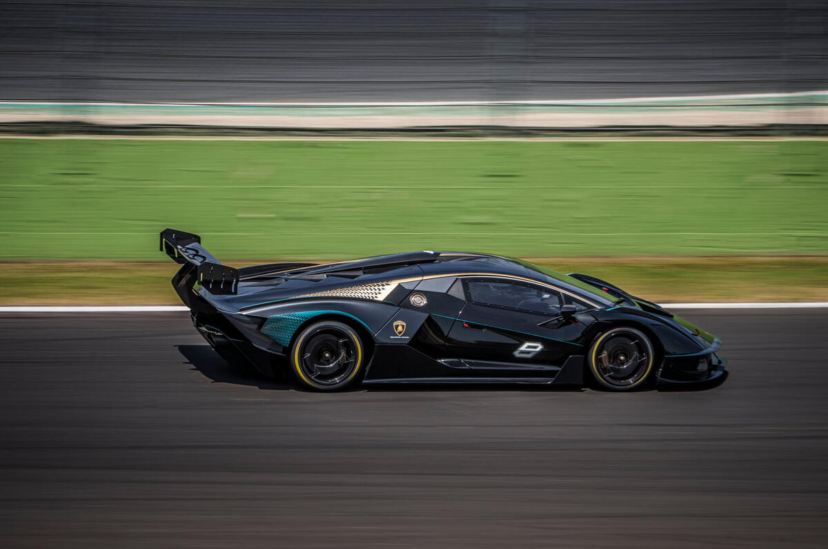 6 Lamborghini Essenza SCV12 2021 RT side