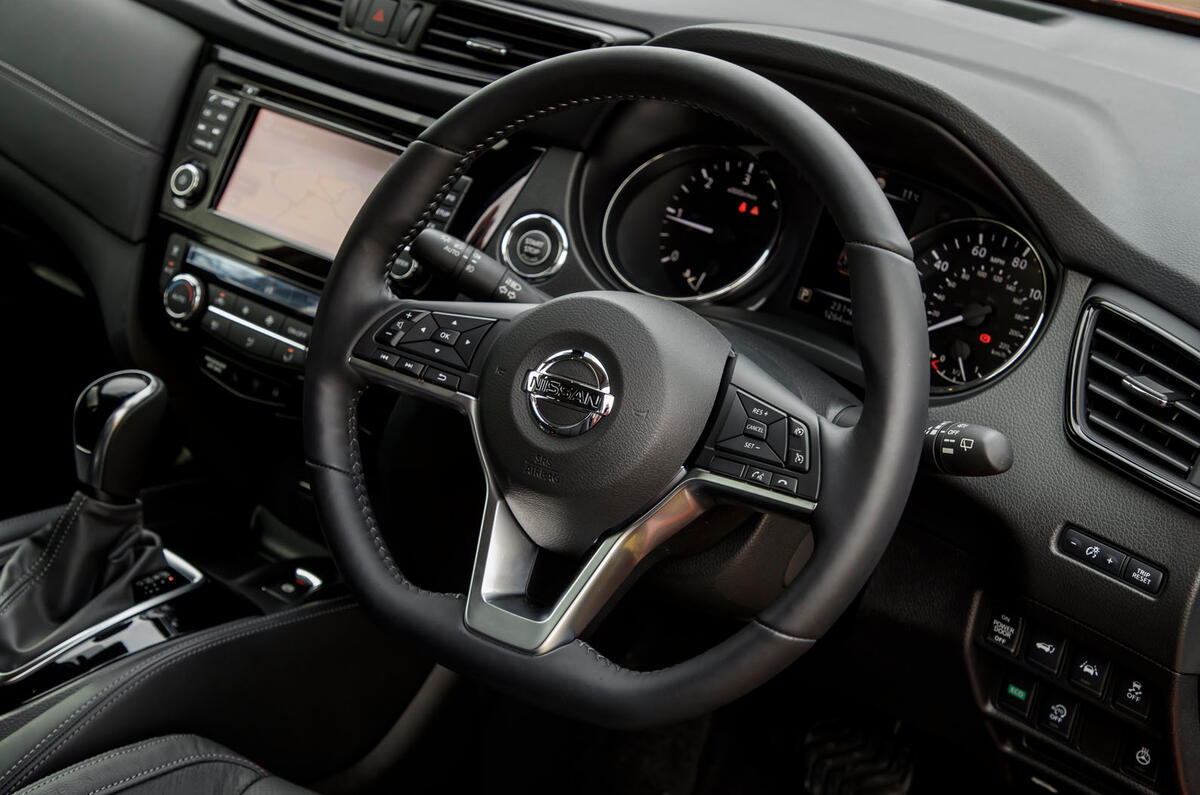 Nissan X-Trail road test review - steering wheel