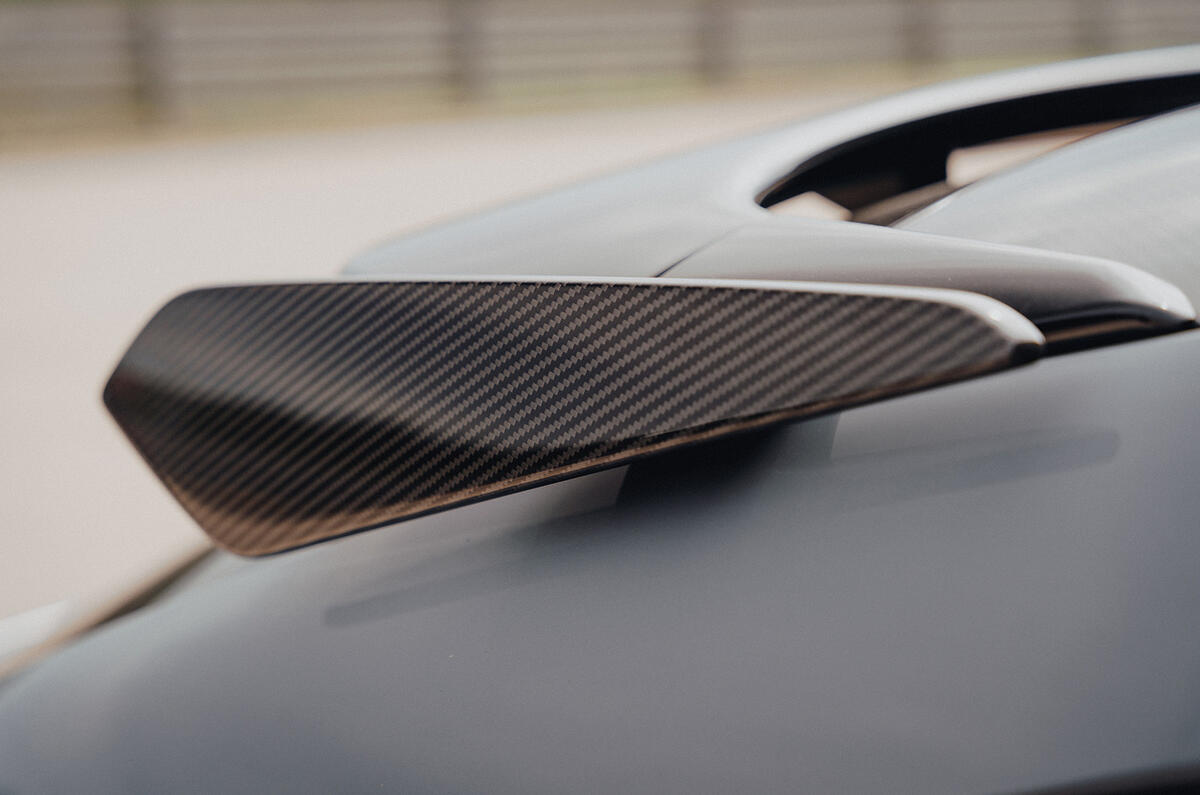 6 Porsche Cayenne Turbo GT wing