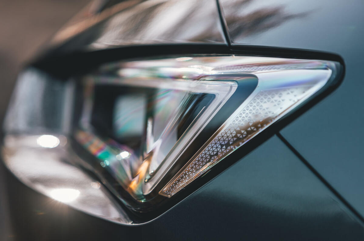 Seat Leon eHybrid 2020 road test review - headlight details