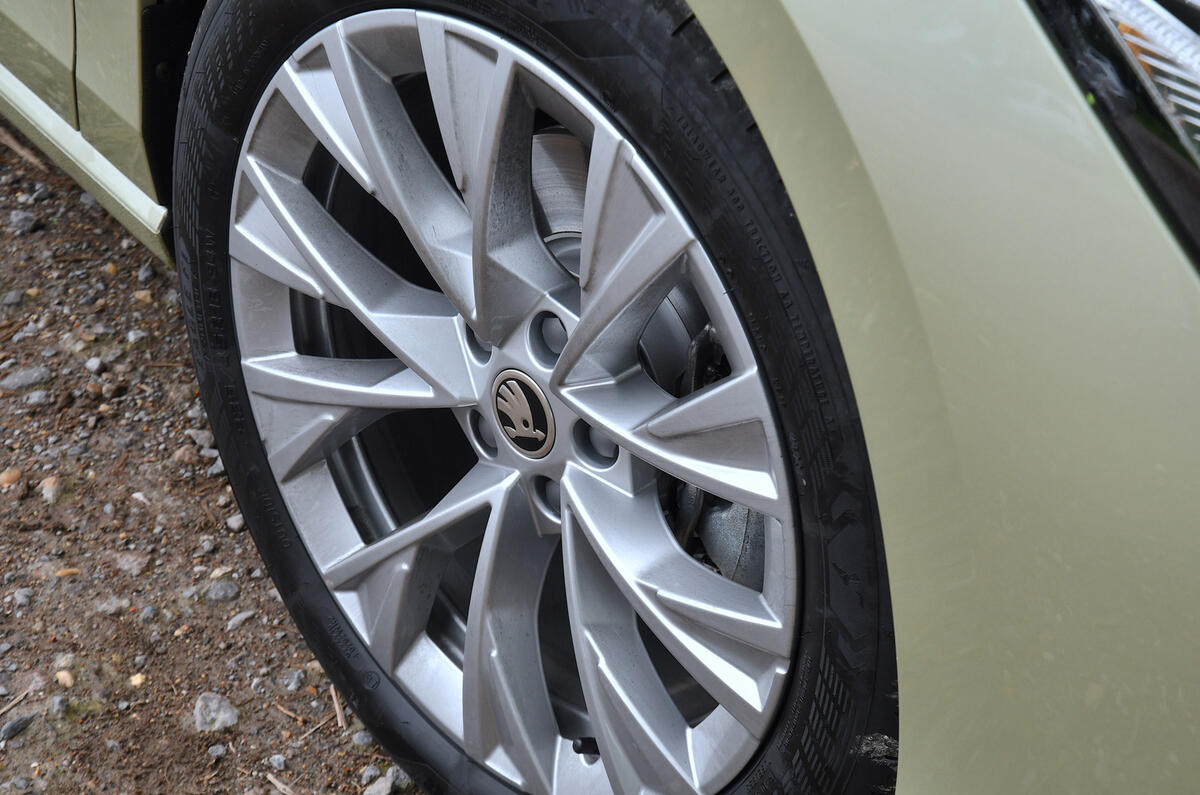 6 Roue de la Skoda Superb 2024