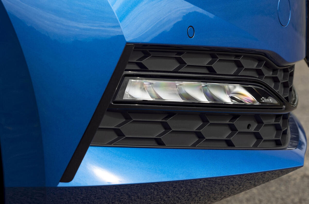 6 Skoda Superb Estate 2021 RT update front bumper