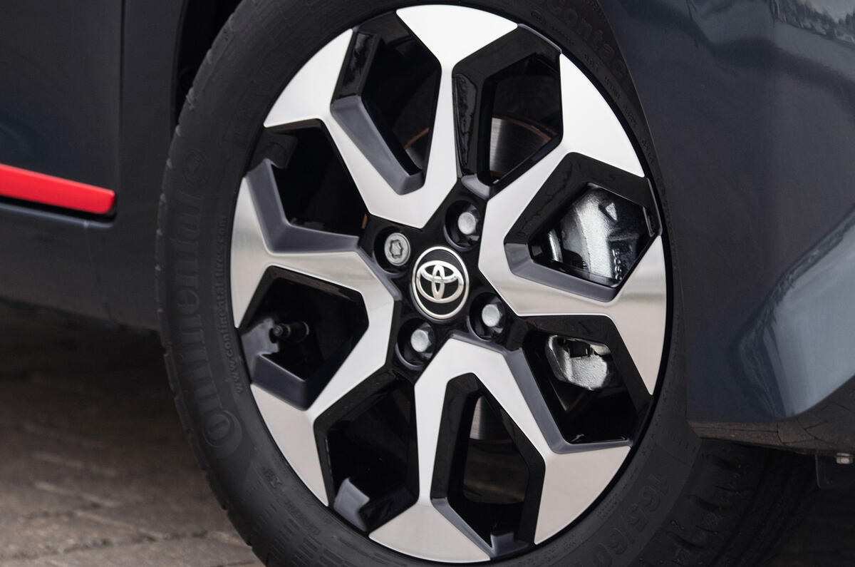 6 Toyota Aygo 2019 UK RT alloy wheels 6 Toyota Aygo 2019 UK RT alloy wheels