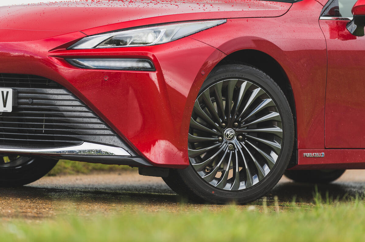 6 Toyota Mirai 2021 RT alloy wheels