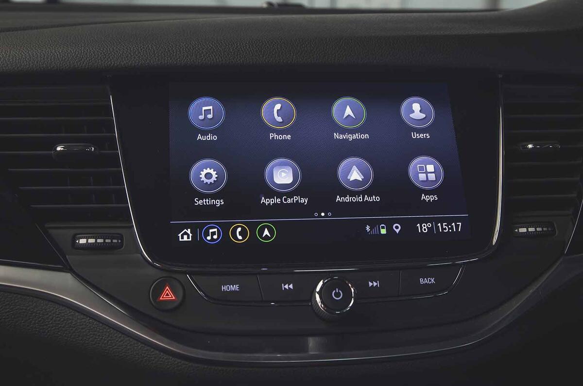 Vauxhall Astra 2019 road test review - infotainment