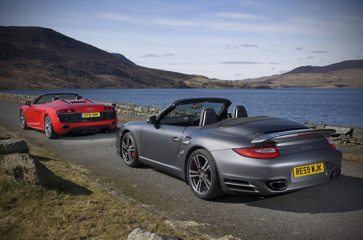 Audi R8 vs Porsche 911 Turbo