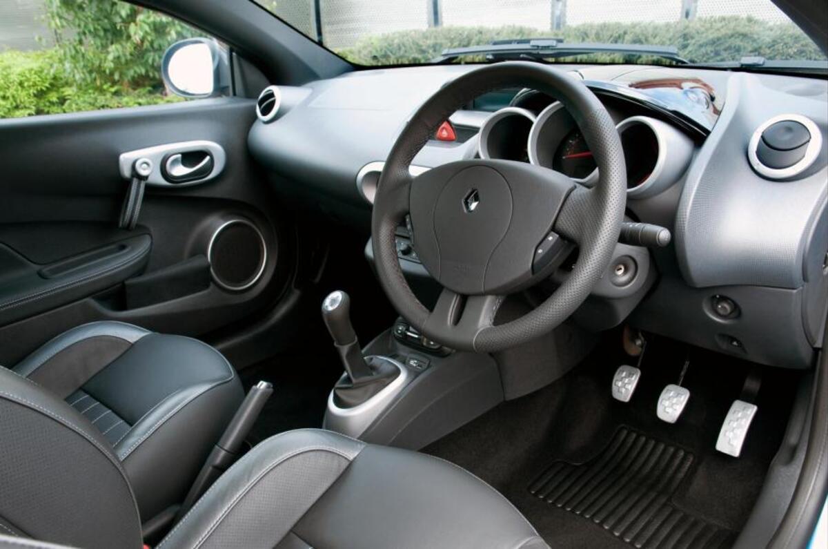 Renault Wind interior