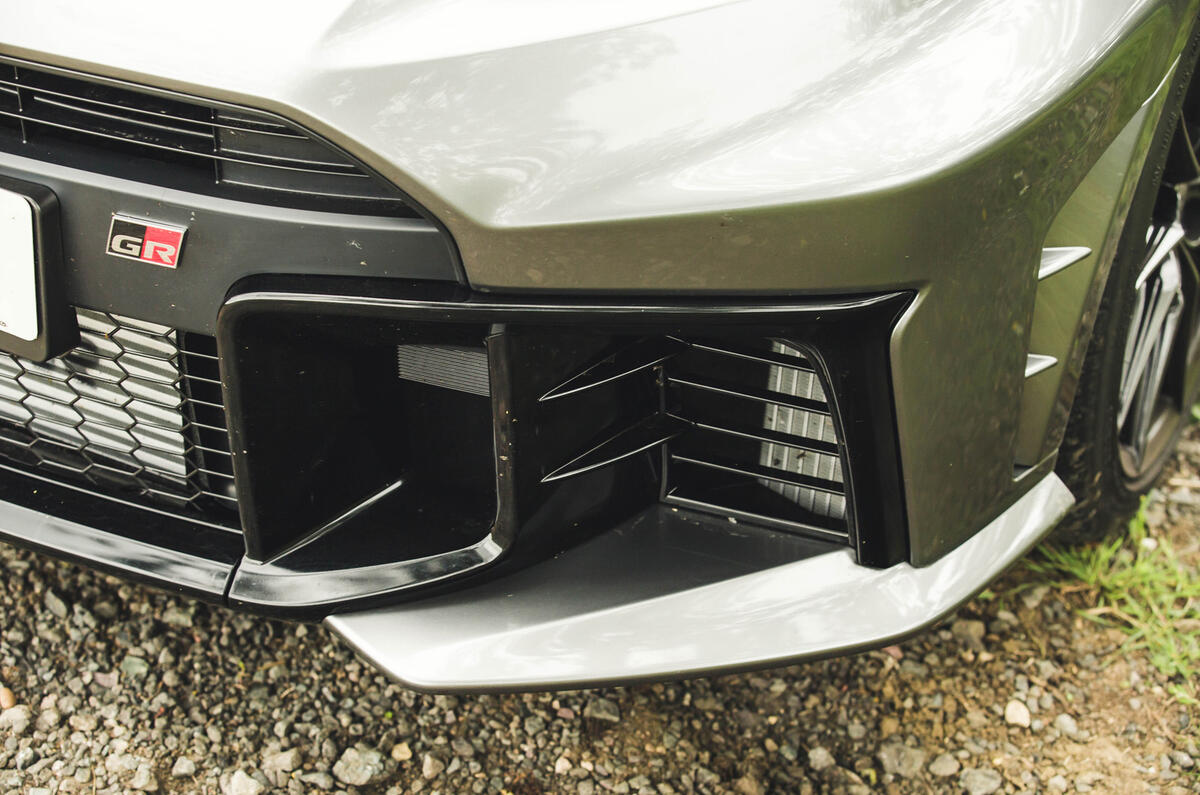 6TOYOTA GRYARIS 2024 BUMPER 6TOYOTA GRYARIS 2024 BUMPER