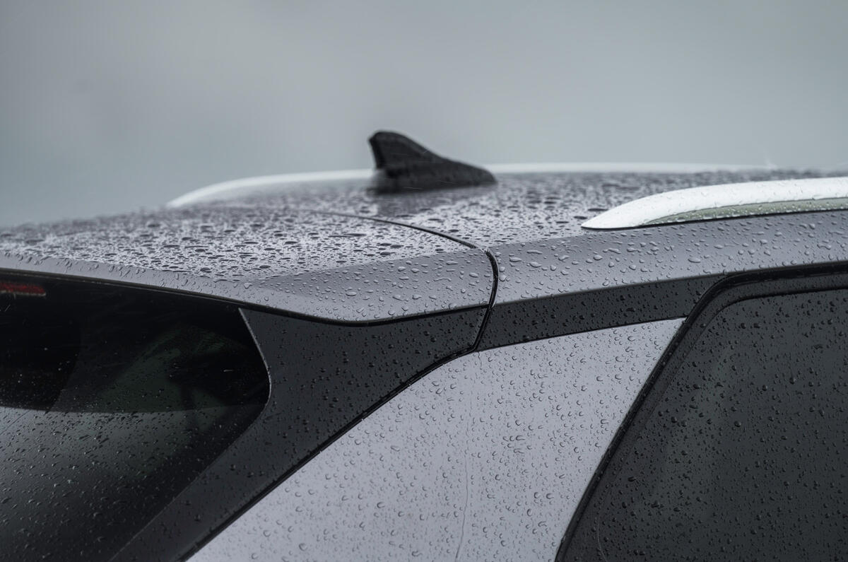 7 Audi Q4 E tron 2021 RT hero roofline