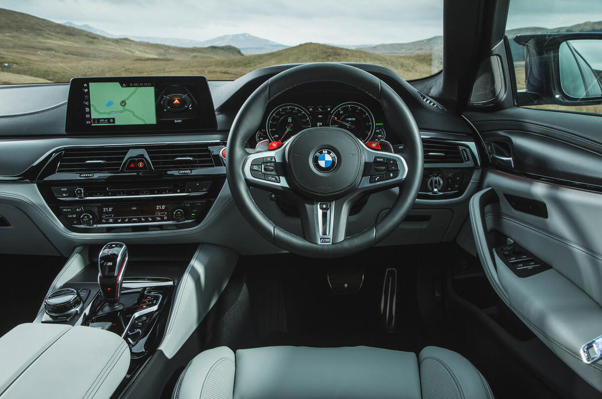 BMW M5 2018 review dashboard
