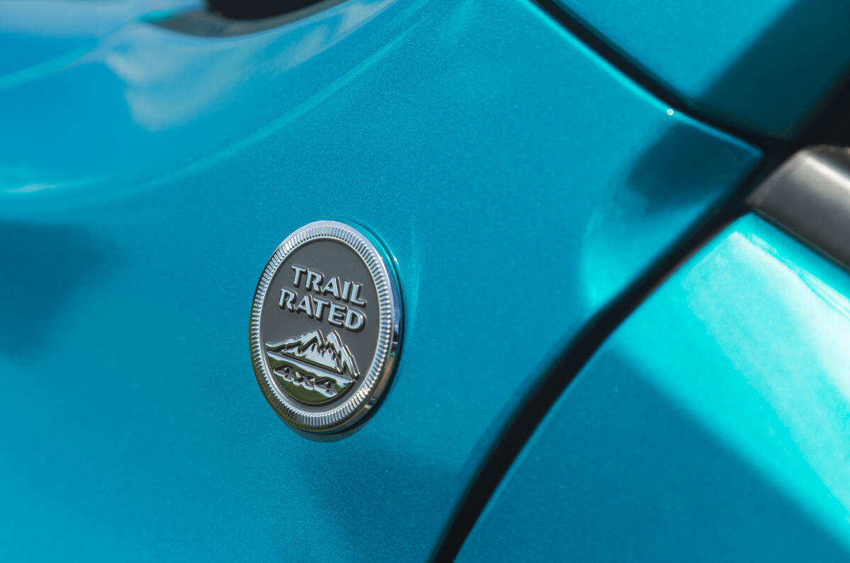 7 Jeep Renegade 4xe 2021 RT trail badge