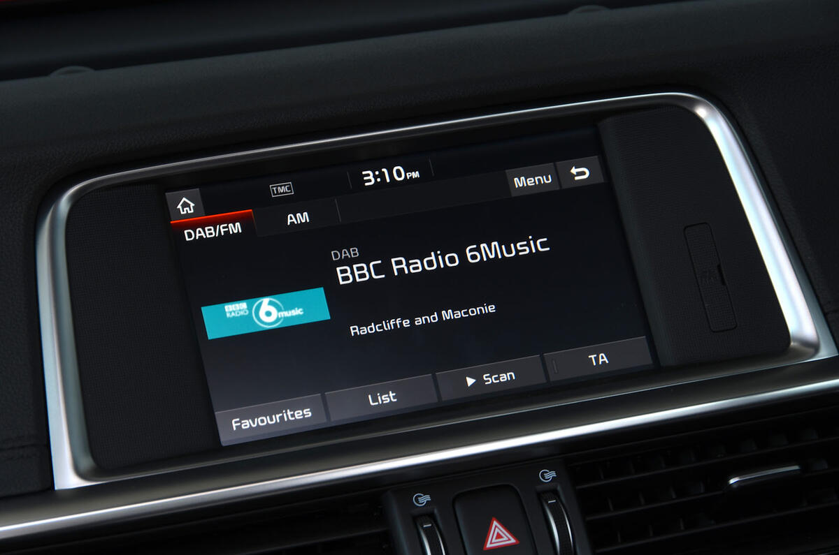 Kia Optima Sportswagon 2018 review - infotainment