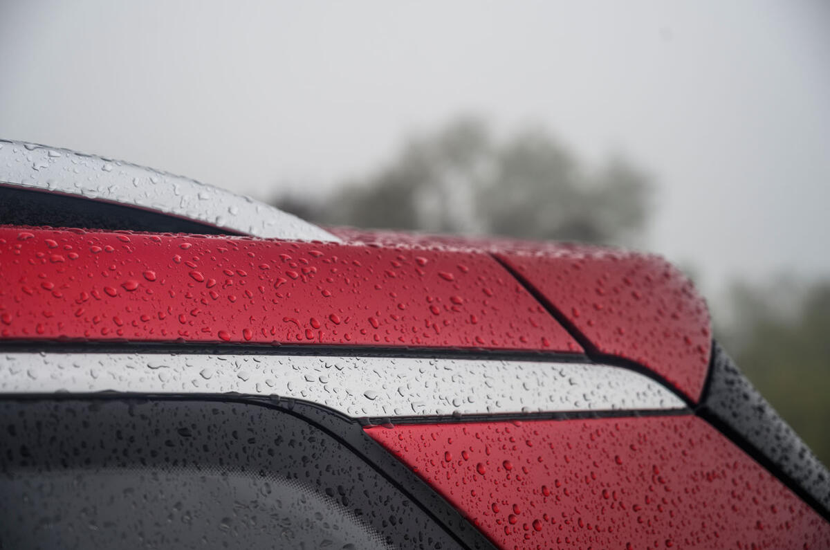 MG 5 SW EV 2020 Road test review - roof rails